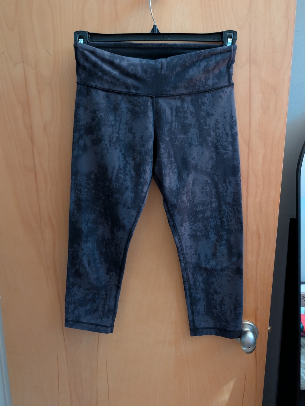 lululemon athletica Black Mottled Capri Leggings - Subtle Texture